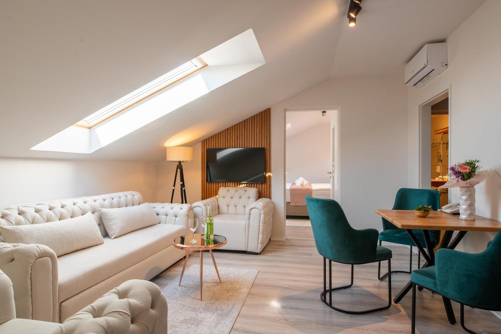 Holdvirag Hotel Шарвар Экстерьер фото