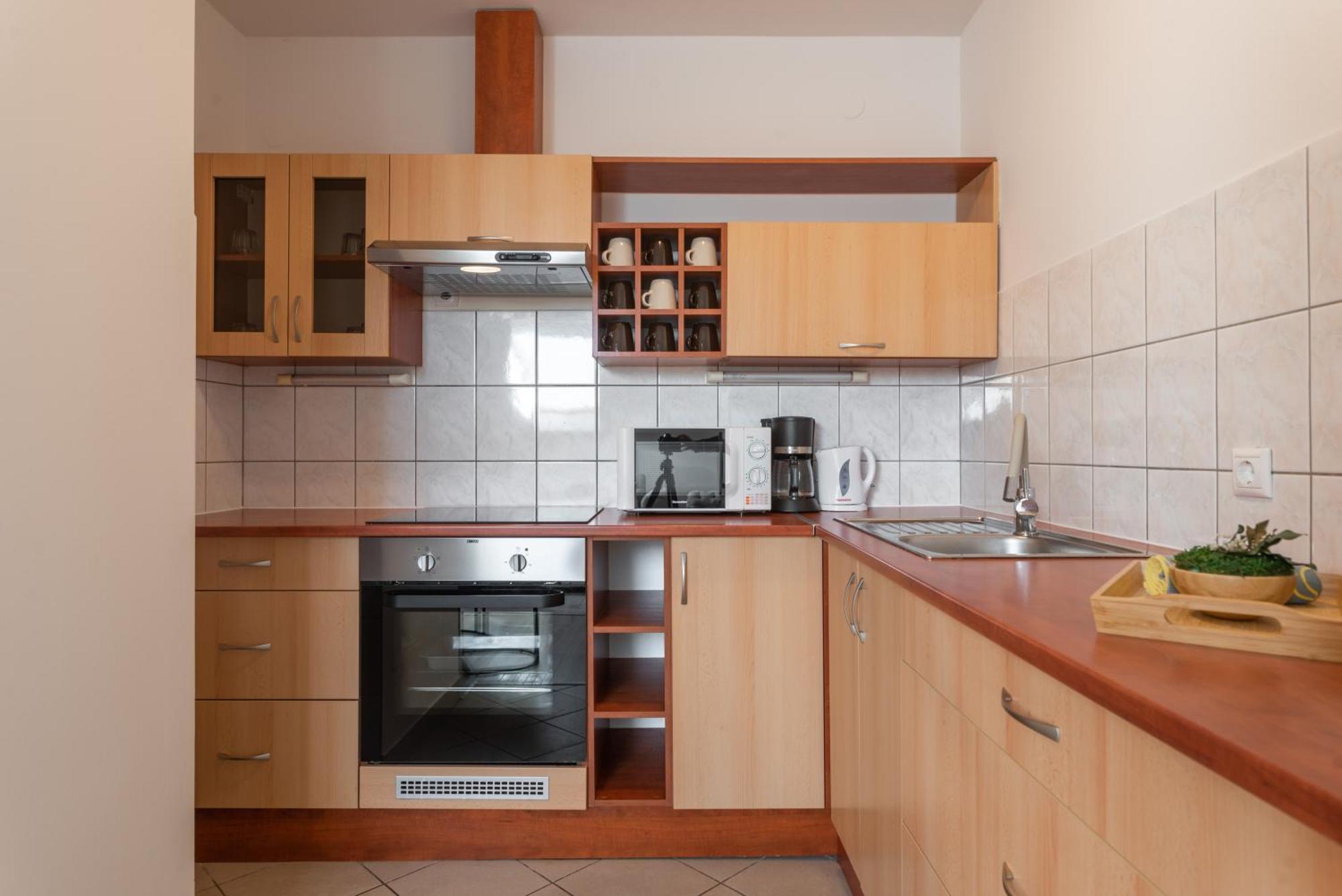 Holdvirag Hotel Шарвар Экстерьер фото