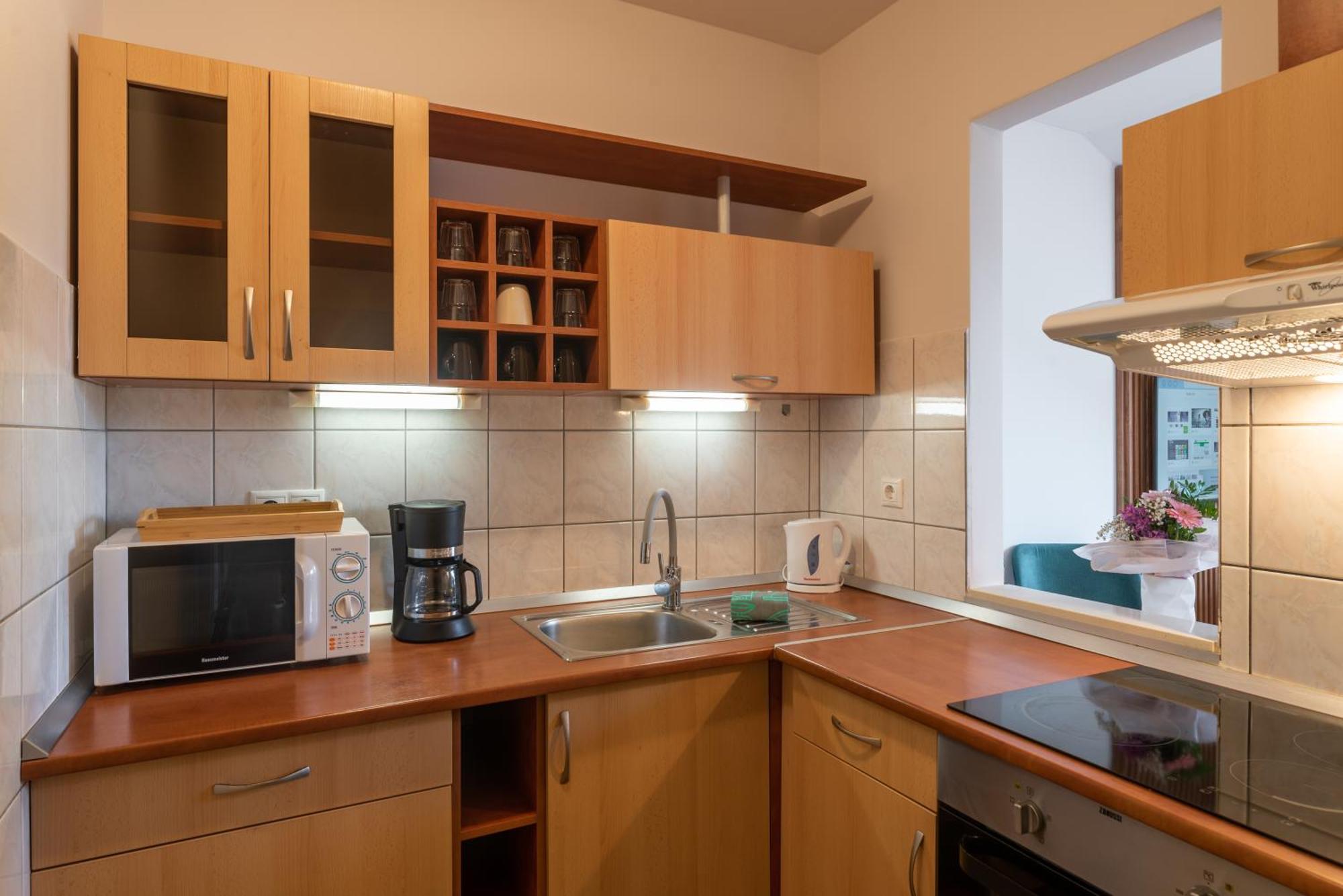 Holdvirag Hotel Шарвар Экстерьер фото