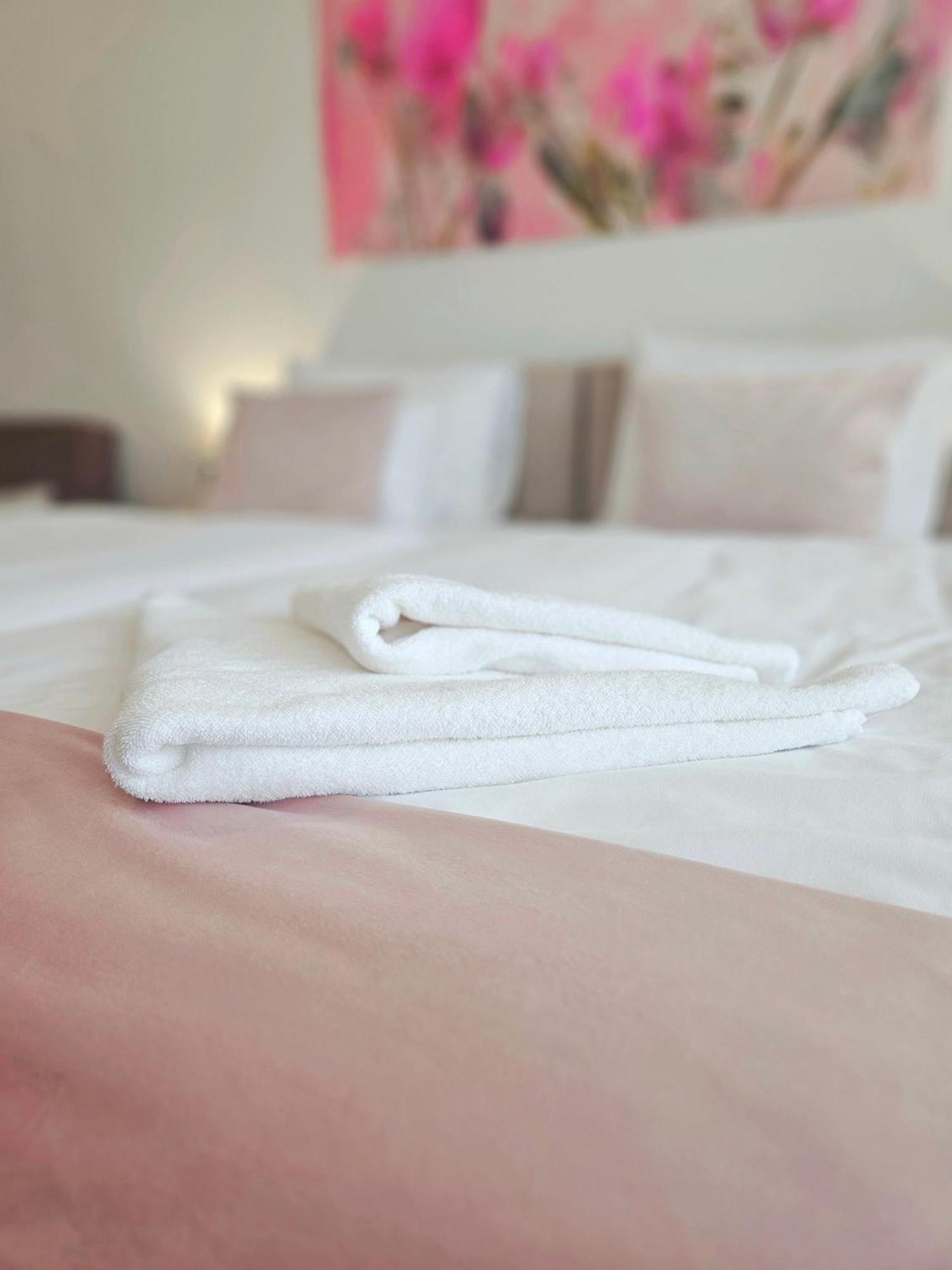Holdvirag Hotel Шарвар Экстерьер фото