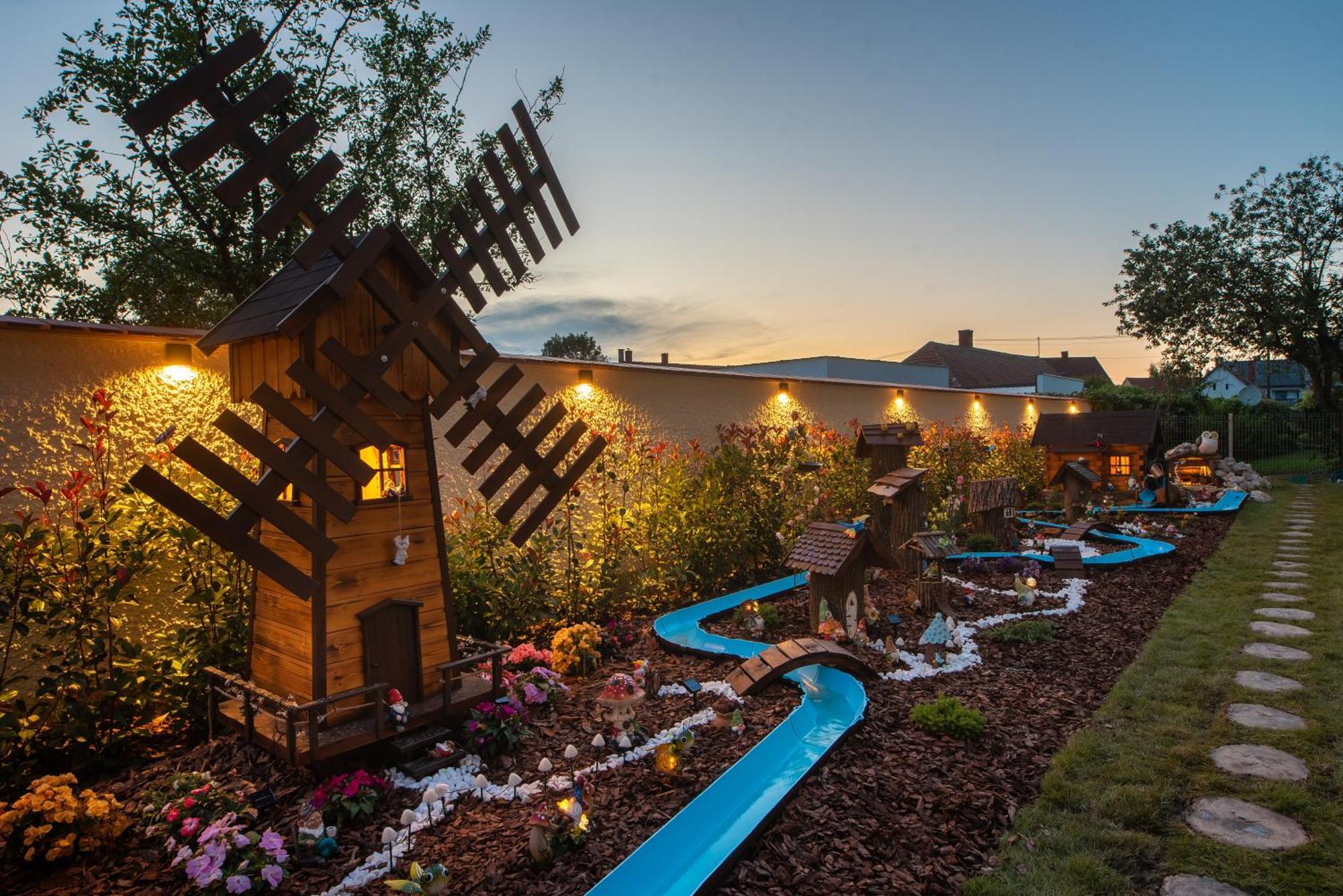 Holdvirag Hotel Шарвар Экстерьер фото